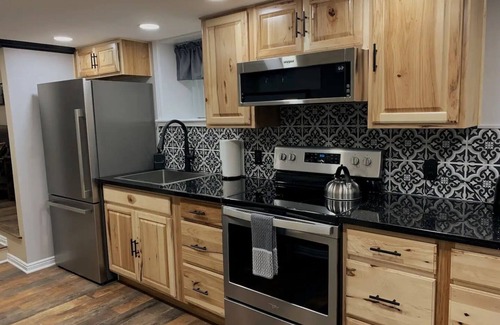 Eureka Apartment | Rustic Loft @ historic Colonnade Hotel