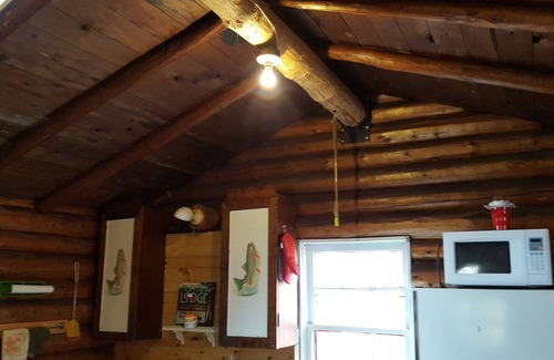 Tomahawk Cabin | Rustic Log Cabin built 1897 just steps from lake