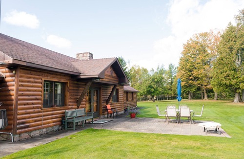 Gaastra Cabin | Rustic Log Cabin on Chicaugon Lake