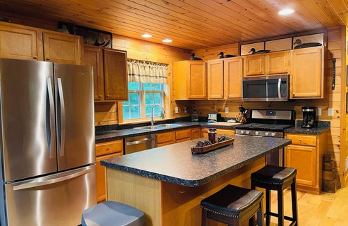 Mattawana House | Rustic Log Home, 2 Bedroom with loft, Quiet and Secluded.