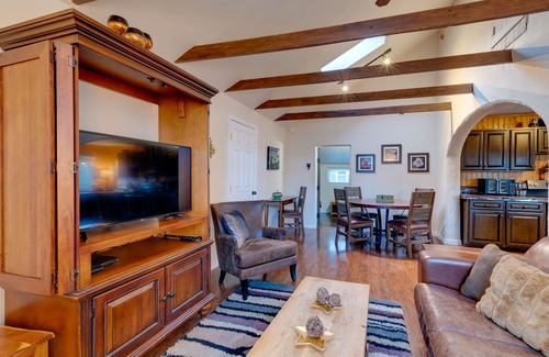 Green Mountain Falls Cabin | Rustic Log Cabin w/Studio ~ 5 Mi to Pikes Peak!