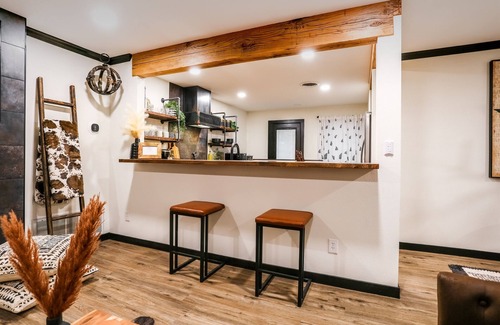 Lubbock House | Rustic-Lux 2 bedroom 2 Bath
