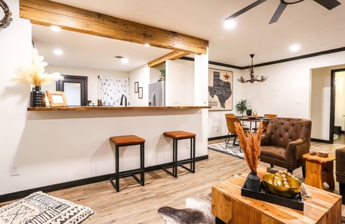 Lubbock House | Rustic-Lux 2 bedroom 2 Bath
