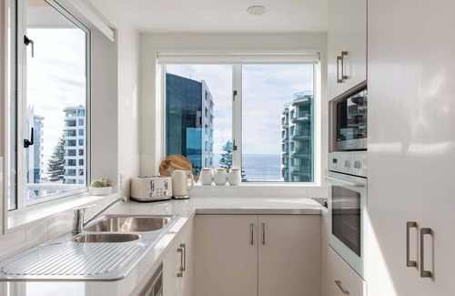 Mount Maunganui Apartment | Rustic Luxe Mount Escape Sea Views Pool & Gym