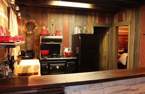 Glenn Heights Cabin | Rustic/Luxury Cabin Rental
