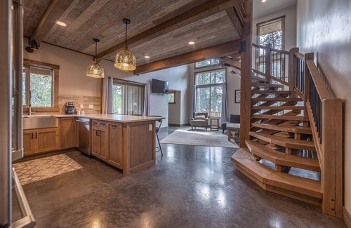 Coram Condo | Rustic Luxury Condo 2bed/2bath Private Hot Tub-Just minutes from Glacier 4-1