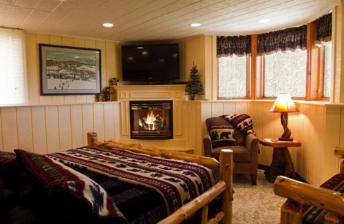 Bessemer Condo | Rustic Luxury in the Northwoods l