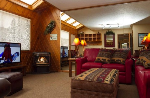 Bessemer Condo | Rustic Luxury in the Northwoods l