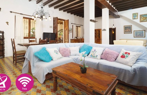 Paratella Villa | RUSTIC MEDITERRANEAN STYLE 6 / 8P. RECENTLY REFURBISHED WITH PRIVATE POOL