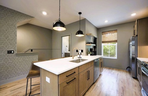 Porter Heights House | Rustic Meets Modern Rooftop Near Broadway