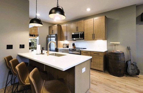 Porter Heights House | Rustic Meets Modern Rooftop Near Broadway