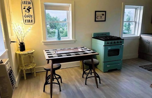 Hillsville House | Rustic meets Modern at "The Dairy Barn" Located near I-77 and the New River
