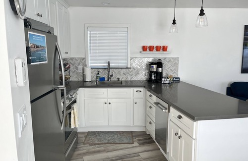 Seabright Apartment | Rustic Modern 1BR in Sunny Seabright