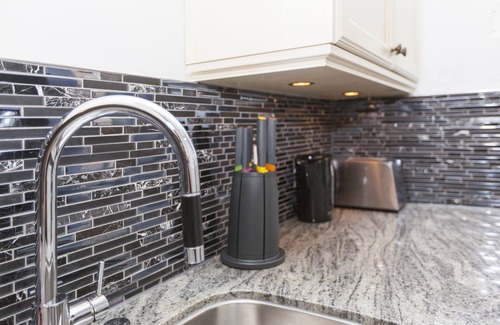 Parkdale Apartment | Rustic Modern 2 Bedroom Stylish Suites w/Private Terrace Downtown Toronto
