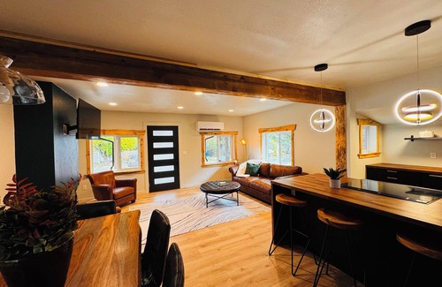 Moscow House | Rustic modern 2-bedroom home-lower level with hot tub in marvelous Moscow