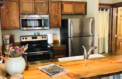 River Road Condo | Rustic, modern, and cozy condo located in central Missoula on the Milwaukee Path bike trail.