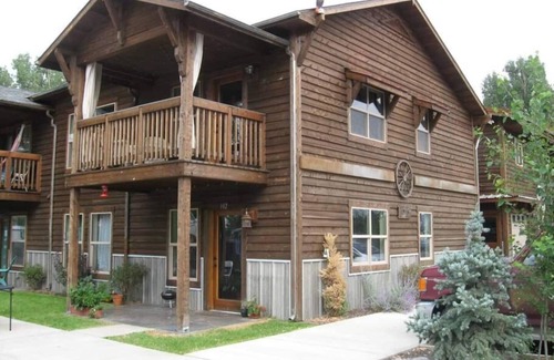 River Road Condo | Rustic, modern, and cozy condo located in central Missoula on the Milwaukee Path bike trail.
