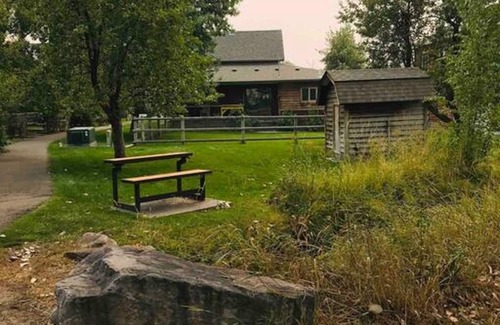 River Road Condo | Rustic, modern, and cozy condo located in central Missoula on the Milwaukee Path bike trail.