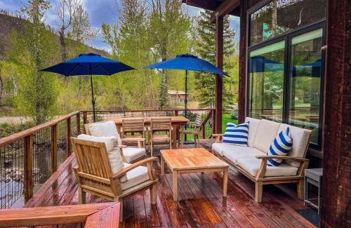 Board Ranch House | Rustic Modern Luxury Retreat with Hot Tub
