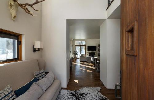 Board Ranch House | Rustic Modern Luxury Retreat with Hot Tub
