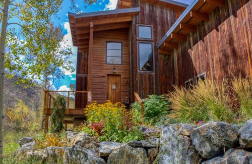 Board Ranch House | Rustic Modern Luxury Retreat with Hot Tub