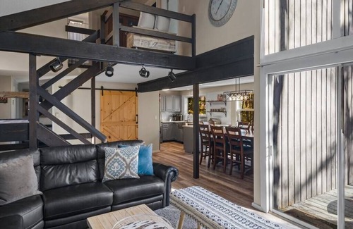 Wilmington House | Rustic Modern Ski Home-Close to MtSnow w/Fireplace