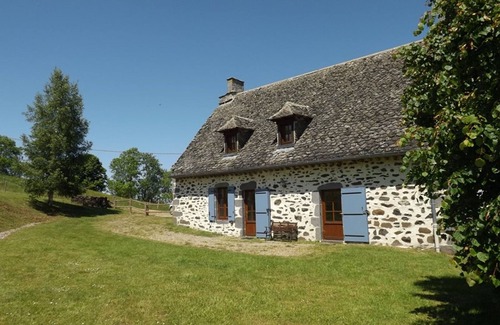 Anglards-de-Salers Cottage | Rustic Mountain Retreat: Renovated 5BR Home w/Terrace, Garden, WiFi, Near Salers & Mauriac