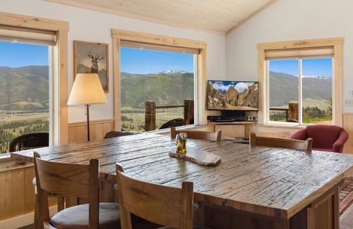 Creede Cabin | Rustic Mountain Cabin-Panoramic Views of Creede - Private Hot Tub!