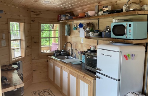 Buckfield Cabin | Rustic Mountain View Cabin