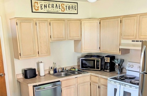 Cumberland House | Rustic Oasis for the Family - 6 min walk to Downtown