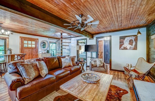 Ellijay House | Rustic Oasis