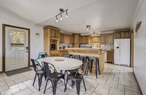 Cripple Creek Ski Chalet | Rustic Outlaw! Mountain Escape w/Scenic Views