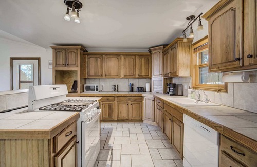 Cripple Creek Ski Chalet | Rustic Outlaw! Mountain Escape w/Scenic Views