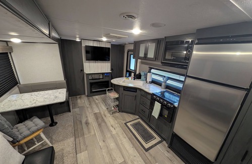 Chuluota House | Rustic Pines Ranch Cozy Camper