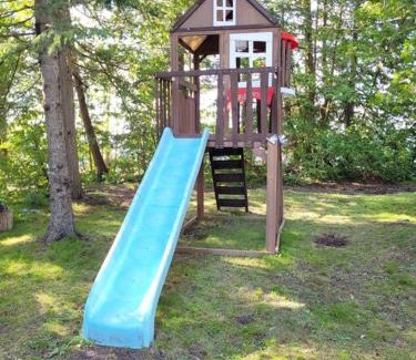 Pleasant Point House | Rustic Pines Waterfront Cottage *CLEAR WATER*