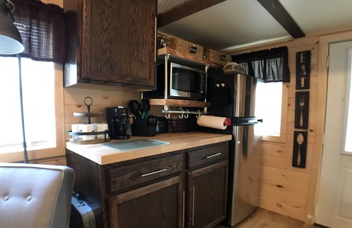 Peach Glen Cabin | Rustic Primitive Tiny House Cabin