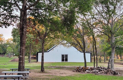 Hempstead Cabin | Rustic Ranch Bunkhouse Getaway- Sleeps 28+ -Pool & Pond