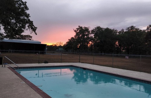 Hempstead Cabin | Rustic Ranch Bunkhouse Getaway- Sleeps 28+ -Pool & Pond