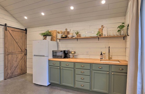 Rapid City Apartment | Rustic Rapid City Farmhouse w/Mountain Views
