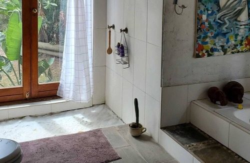 Oyster Bay Ski Chalet | Rustic remote beautiful home close to beach and African bush
