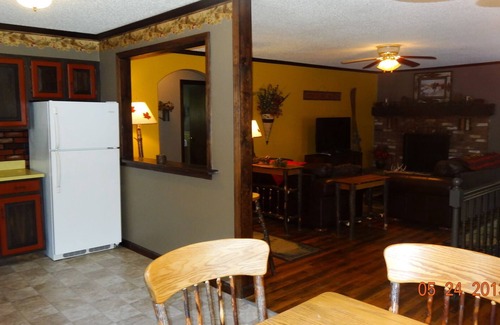 Athol House | RUSTIC RETREAT-2 story-inground pool and patio-fireplace-firepit-deck-wifi2 bath