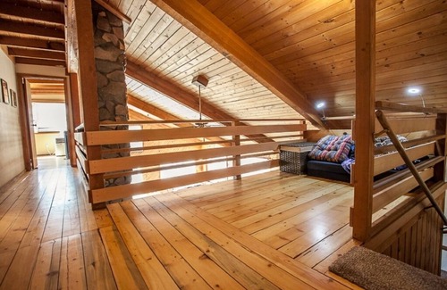 The Dalles House | Rustic Retreat - 3 Bedrooms, 3 Bathrooms - Beautiful Cabin on 5 Acres of Land