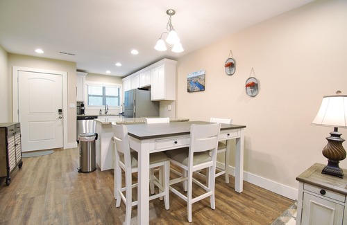 Branson Condo | Rustic Retreat 3Bed/3Ba Walk In Quiet Close to Lake TaneyComo & The Landing