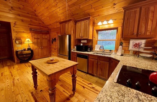 West Jefferson House | Rustic Retreat at Barn on the New - West Jefferson
