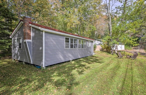 Appleton Cottage | Rustic Retreat Across From Lake; Family Friendly!