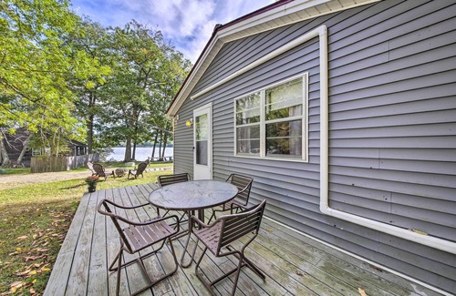 Appleton Cottage | Rustic Retreat Across From Lake; Family Friendly!