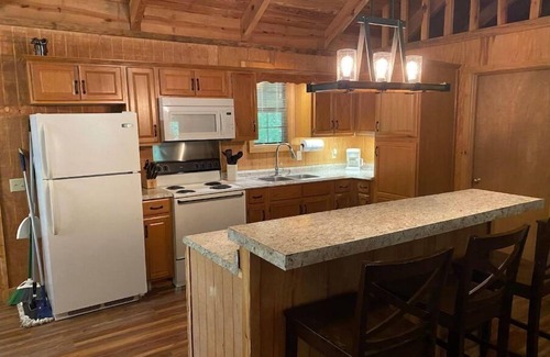 Oakland House | Rustic Retreat at Enid Lake