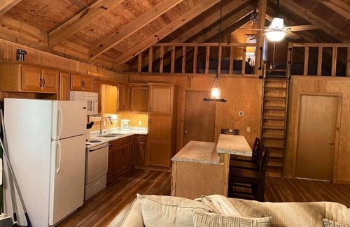 Oakland House | Rustic Retreat at Enid Lake
