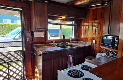 Lexington House | Rustic Retreat Cottage sleeps 6 with a lake view!