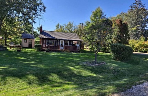 Lexington House | Rustic Retreat Cottage sleeps 6 with a lake view!